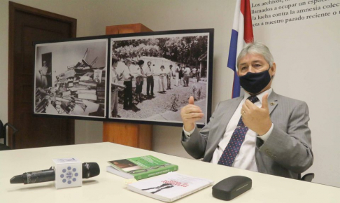 El director del museo, doctor José Agustín Fernández, conmemorando los 28 años del hallazgo del Archivo del Terror.