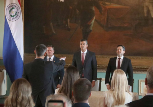 Presidente de la Corte integró mesa de honor en juramento de ministro de Industria y Comercio.