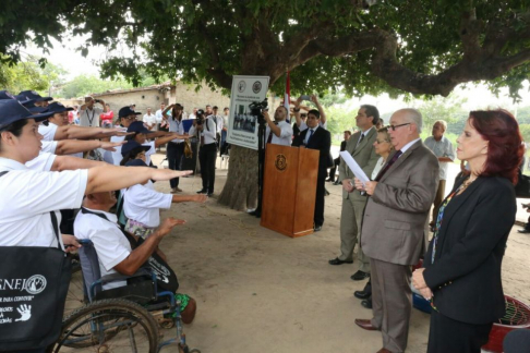 Ministros de la Corte toman juramento a nuevos facilitadores judiciales para Isla Bonita.