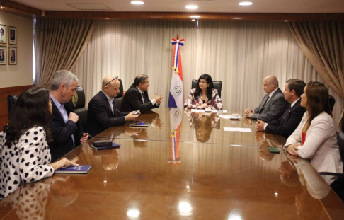 Ministros de la CSJ mantuvieron una reunión de trabajo con expertos del programa Global Facility ALA/CFT de la Unión Europea en la sala del Plenario.