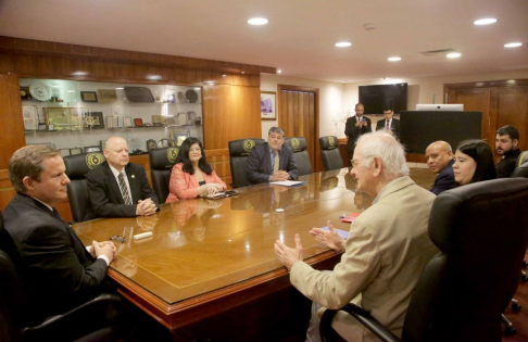 Autoridades judiciales recibieron a jurista internacional especializado en justicia restaurativa