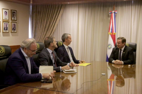 El presidente de la CSJ, doctor Alberto Martínez Simón, recibió en audiencia protocolar al embajador extraordinario y plenipotenciario del Reino de España en Paraguay, Javier Parrondo.