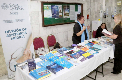 Se realizó feria por el Día Internacional del Libro.