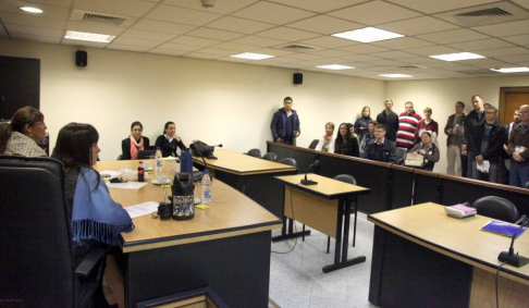 Los visitantes conocieron el proceso de un juicio oral y público.