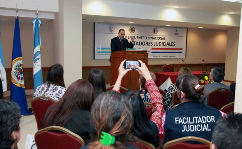 El doctor Rigoberto Zarza, afirmó que los facilitadores son el mejor puente para recuperar la credibilidad institucional de nuestros Poderes Judiciales de Latinoamérica.