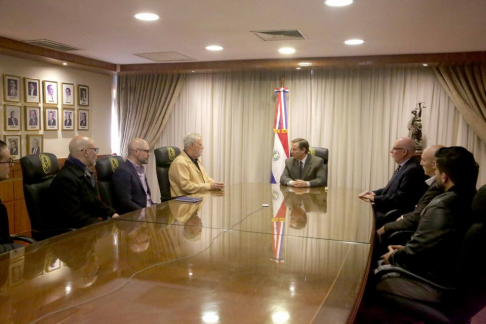 Presidente Martínez Simón recibió en audiencia a juez de la Suprema Corte de Indianápolis, Estados Unidos.
