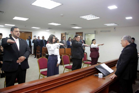 Ministro Jiménez Rolón tomó juramento a actuarios judiciales y a un secretario de juzgado de paz de la Circunscripción Judicial de Central.