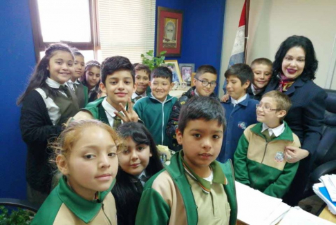 La doctora Sonia Deleon de Nicora, vicepresidenta primera del Consejo de Administración de Central, recibió a los alumnos en su despacho.