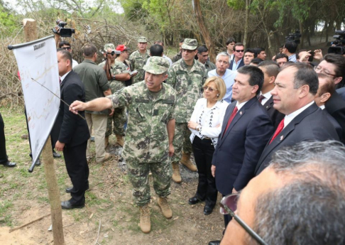 La presidenta de la Corte Suprema de Justicia, doctora Alicia Pucheta, recorrió las trincheras junto al primer mandatario y otras autoridades.