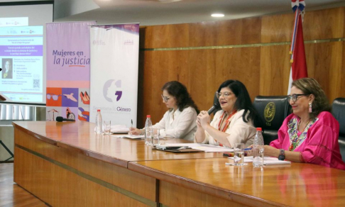 Con presencia de la ministra de la Corte Suprema de Justicia, doctora María Carolina Llanes Ocampos, se realizó el conversatorio denominado “Construyendo sociedades del cuidado desde el sistema de justicia y la paridad democrática”.