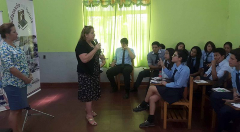 La campaña "Educando en Justicia" esta vez se trasladó a la escuela San Pío X de Encarnación.