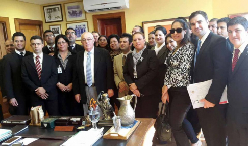 El ministro Miguel Óscar Bajac con delegados de Sifjupar.