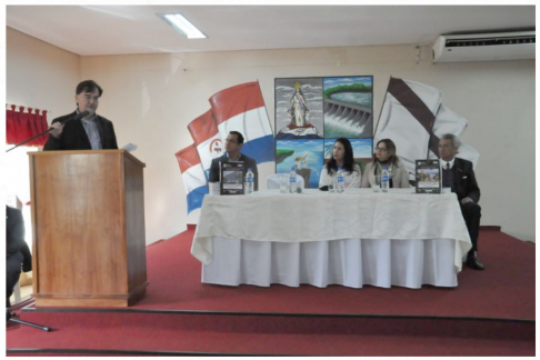 El director del Centro Internacional de Estudios Judiciales, Imbert Mereles, presentó el Diccionario General Bilingüe para el ámbito jurídico en la ciudad de Hernandarias.