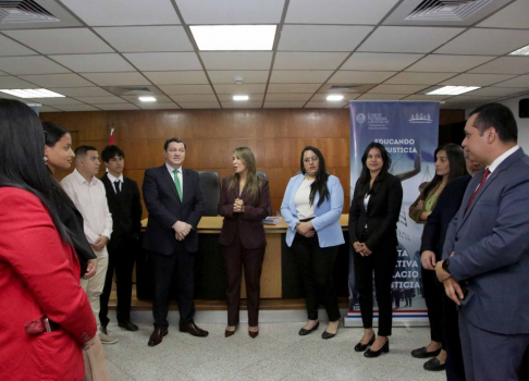 Estudiantes de la carrera de Derecho participaron de charla con destacados magistrados.