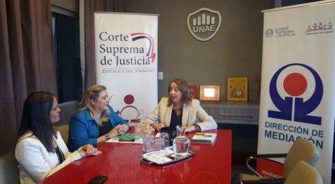 Reunión entre las directoras de Mediación y de los Derechos de la Propiedad Intelectual de la Corte, junto con la rectora de la Universidad Autónoma de Encarnación.