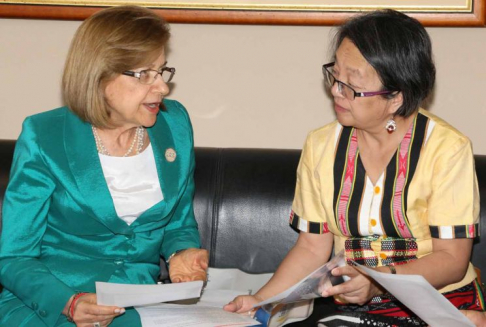 La ministra Alicia Pucheta de Correa y Victoria Tauli-Corpuz, relatora de las NN.UU.