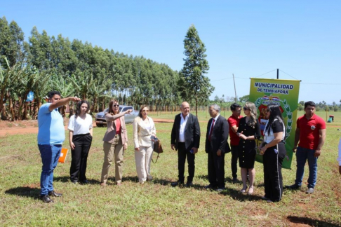 El ministro de la CSJ y superintendente de la Circunscripción Judicial de Caaguazú, doctor Manuel Ramírez Candia, asistió al acto oficial de entrega del inmueble destinado a la futura sede del Juzgado de Paz de Tembiaporã.