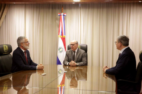 El presidente de la Corte Suprema de Justicia, doctor César Diesel, se reunió con el embajador de Brasil en Paraguay, José Antonio Marcondes Carvalho, y con el consejero de la Embajada de Brasil, Henri Yves Pinal Carrieres. 