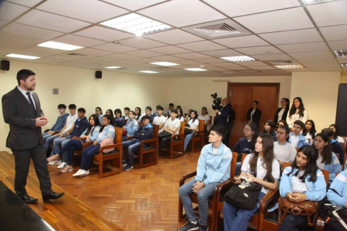 Educando en Justicia instruyó a más de 14.000 integrantes de comunidades educativas.