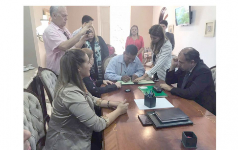 Con esta firma se evidencian la voluntad y el compromiso de los Poderes del Estado de garantizar a las comunidades indígenas las completas garantías de sus derechos.