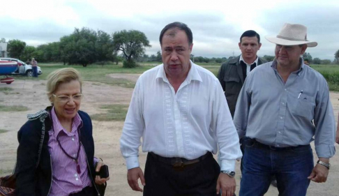 La presidenta de la Corte Suprema de Justicia, doctora Alicia Pucheta de Correa, en compañía del vicepresidente de la República, Juan Afara, se encuentran en el Chaco en compañía de representantes Totobiegosode del Pueblo Ayoreo.