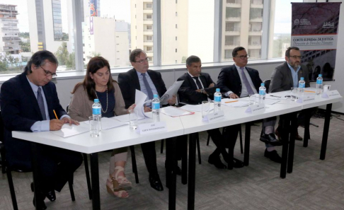 Realizaron primera simulación de alegatos de juicios orales.