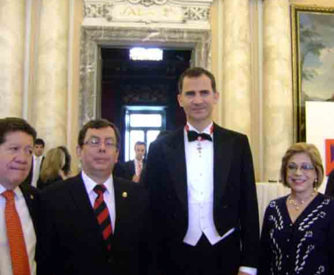 La ministra Gladys Bareiro de Módica junto al Príncipe de Asturias, Don Felipe de Borbòn y los presidentes de Cortes de Colombia y Ecuador, doctor Javier Zapata y Carlos Ramìrez Romero respectivamente