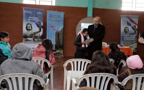 Alumnos de la Escuela Fidel Maíz de Arroyos y Esteros participaron del programa “El Juez que yo quiero”Alumnos de la Escuela Fidel Maíz de Arroyos y Esteros participaron del programa “El Juez que yo quiero”.