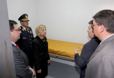 La presidenta de la Corte, Alicia Pucheta; el presidente Horacio Cartes, el titular de Diputados y el ministro del Interior recorrieron las instalaciones de la nueva sede.