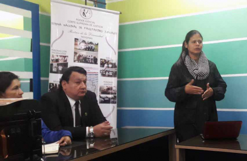Los facilitadores judiciales son personas que orientan y asesoran a sus comunidades, mediante la difusión de normas cívicas jurídicas.