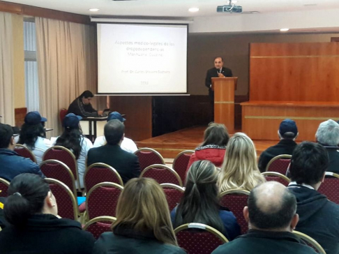 Charla del director del Sistema Nacional de Facilitadores Judiciales, Rigoberto Zarza, dirigida a nuevos facilitadores.