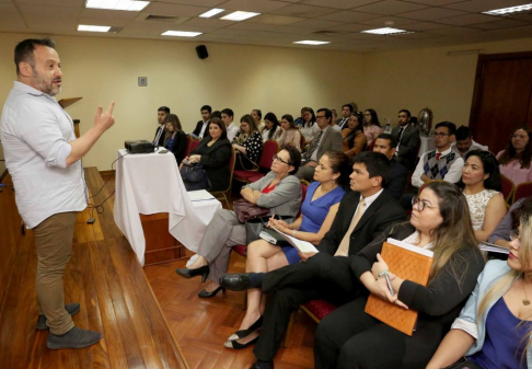La tercera jornada de las capacitaciones para la competencia interuniversitaria estuvo enfocada en las técnicas de preparación del memorial y en la utilización de las normativas internacionales. 
