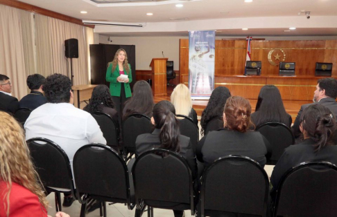 Visita guiada en sede judicial de Asunción a 35 alumnos de la UNIDA.