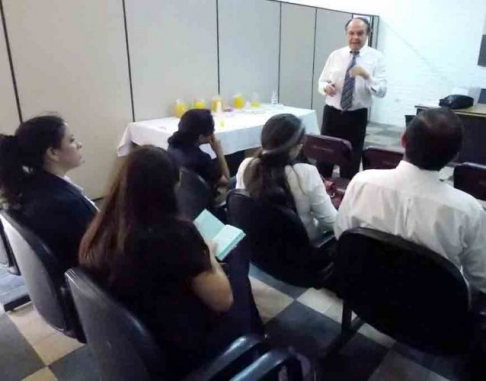 El seminario estuvo a cargo del doctor Arnulfo Arias, miembro del Tribunal de Apelación Penal de la capital.