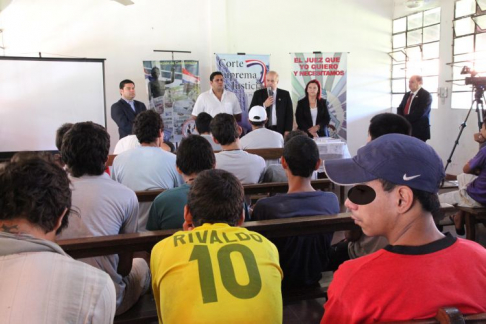 Durante el desarrollo de la campaña educativa, donde estuvieron presentes autoridades judiciales