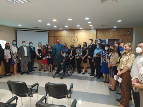 Durante el acto de apertura de la nueva oficina participaron autoridades locales, municipales e invitados especiales.