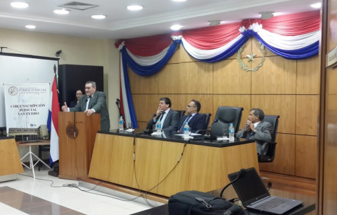 El ministro Antonio Fretes participó de la capacitación para magistrados y funcionarios judiciales.