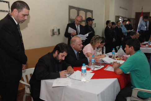 El presidente de la Corte Suprema de Justicia, doctor Luis María Benítez Riera encabezo la comitiva. 