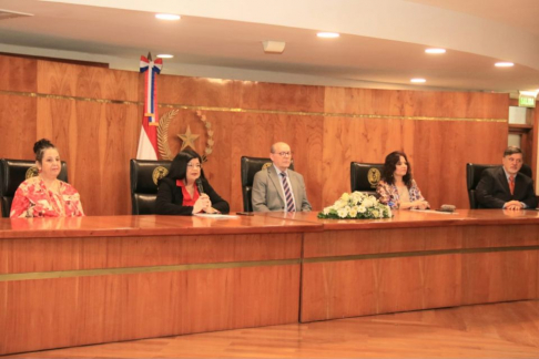 Con presencia del presidente y de la vicepresidenta de la CSJ.