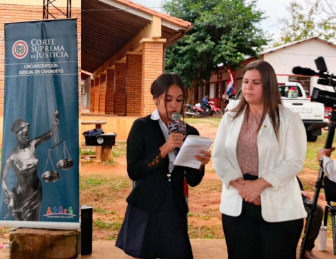 Estudiantes de la Colonia Fortuna participaron de charla educativa.