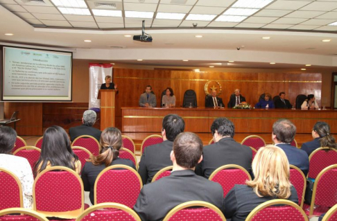 La consultora Linn Hammergren habló sobre la importancia de la reforma judicial durante el encuentro.