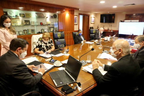 El acuerdo fue suscrito al inicio de la sesión plenaria del día 24 de junio de 2020.