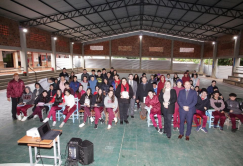 Niños y jóvenes del Colegio Nacional Santa Elena fueron instruidos sobre sus derechos y obligaciones.