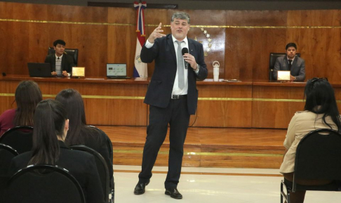 La jornada contó con las palabras de apertura del doctor Camilo Torres, miembro del Tribunal de Apelación en lo Penal, quien presentó los principales puntos a ser abordados durante su disertación. 