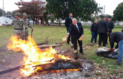 Incineración de la droga en presencia del juez Héctor Capurro.