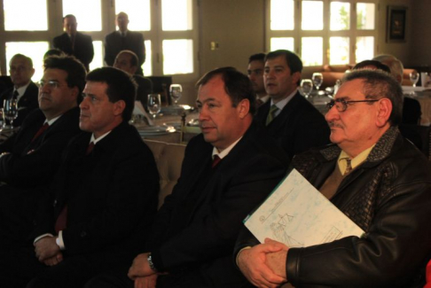 El presidente de la Corte Suprema de Justicia, doctor Antonio Fretes durante la reunión en Mburuvichá Róga.