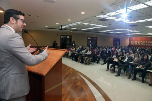 La disertación estuvo a cargo del Prof. Dr. David Balbuena Pérez, quien por segunda ocasión realizó una ponencia que enfocó la neurociencia y el derecho penal.