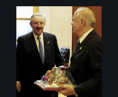 El vicepresidente primero de la Corte y secretario pro témpore de la XVIII Cumbre Judicial Iberoamericana, doctor Luis María Benítez Riera, junto al ministro titular de la Corte mexicana.
