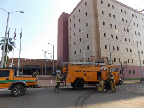 Esta mañana se realizó el simulacro de evacuación en el Palacio de Justicia de Caacupé.