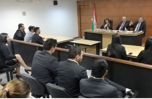 Los estudiantes asistieron a un juicio oral y público sobre hurto agravado.